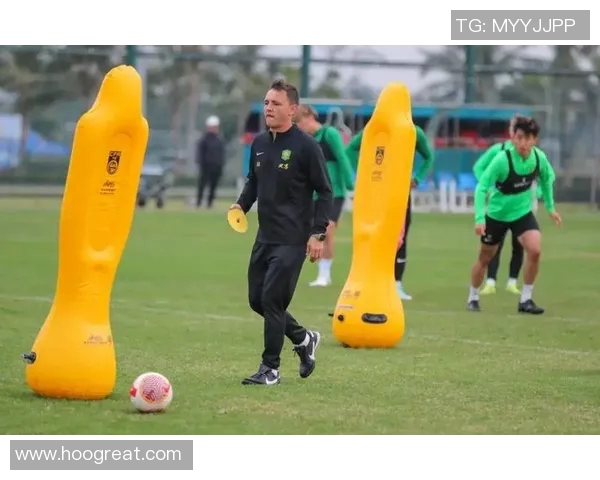 足球明星的小粉丝们如何在偶像的激励下追逐自己的梦想与激情